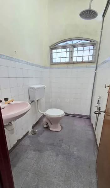 2-storey Terraced House for Rent in Bandar Teknologi Kajang (Kajang) - Maryam . - Bathroom - PropertyGuru.com.my