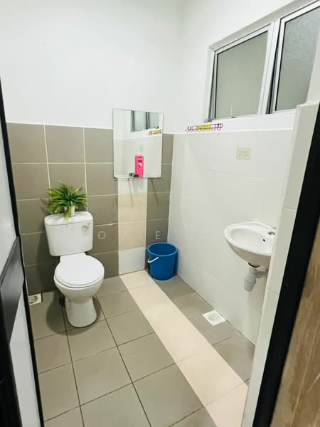 Rumah Teres 2 Tingkat untuk Disewa di Beranang (Selangor) - Jovie Lee - Bathroom - PropertyGuru.com.my
