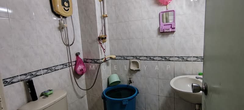 Rumah Bandar untuk Dijual di Taman Lagenda Mas (Cheras) - Samuel Yap - Bathroom - PropertyGuru.com.my