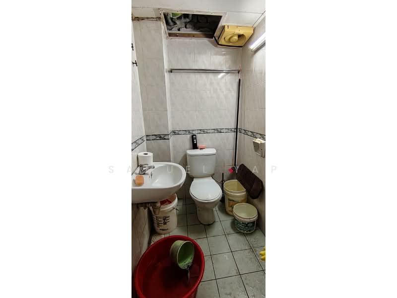 Rumah Bandar untuk Dijual di Taman Lagenda Mas (Cheras) - Samuel Yap - Bathroom - PropertyGuru.com.my