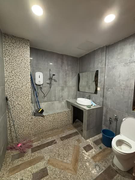 Office for Rent in Taman Puchong Prima (Puchong) - Jarren Tan - Bathroom - PropertyGuru.com.my