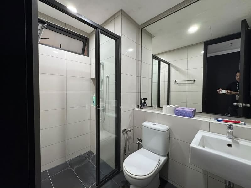 Servis Apartment untuk Disewa di The Tamarind - Declan Ng - Bathroom - PropertyGuru.com.my