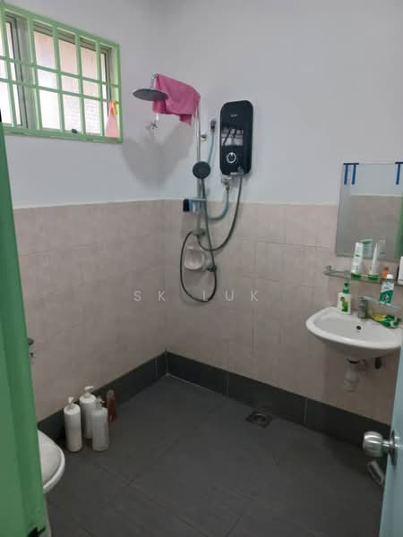 2-storey Terraced House for Sale in Taman Tun Perak (Rawang) - SK Luk - Bathroom - PropertyGuru.com.my