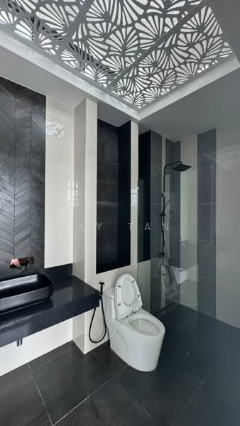 Semi-Detached House for Sale in Setia Tropika (Johor Bahru) - Sky Tan - Bathroom - PropertyGuru.com.my