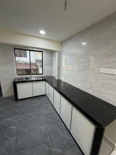 2-storey Terraced House for Sale in Johor Bahru (Johor) - Chloe Ying - Kitchen - PropertyGuru.com.my
