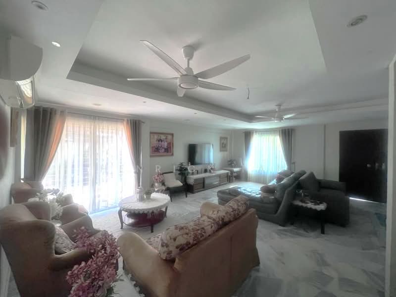 Rumah Teres untuk Dijual di Bandar Kinrara Seksyen 5 (Bandar Kinrara) - Henrick Tan - Living Room - PropertyGuru.com.my