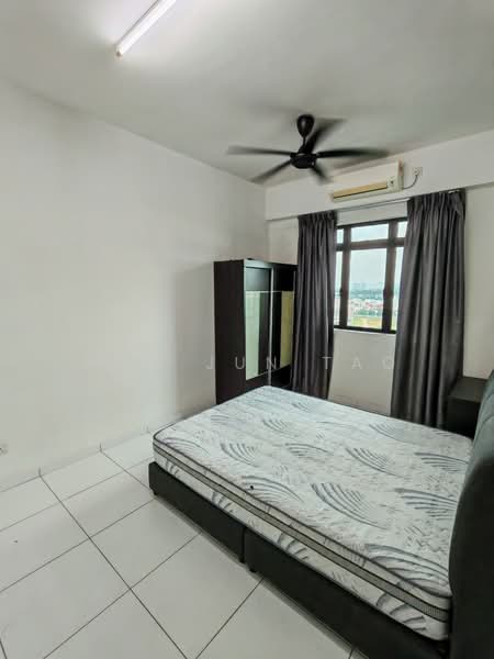Service Residence for Rent at Sky Oasis Residence (Pangsapuri Oasis 1) - Foo Jun Tao - Bedroom - PropertyGuru.com.my
