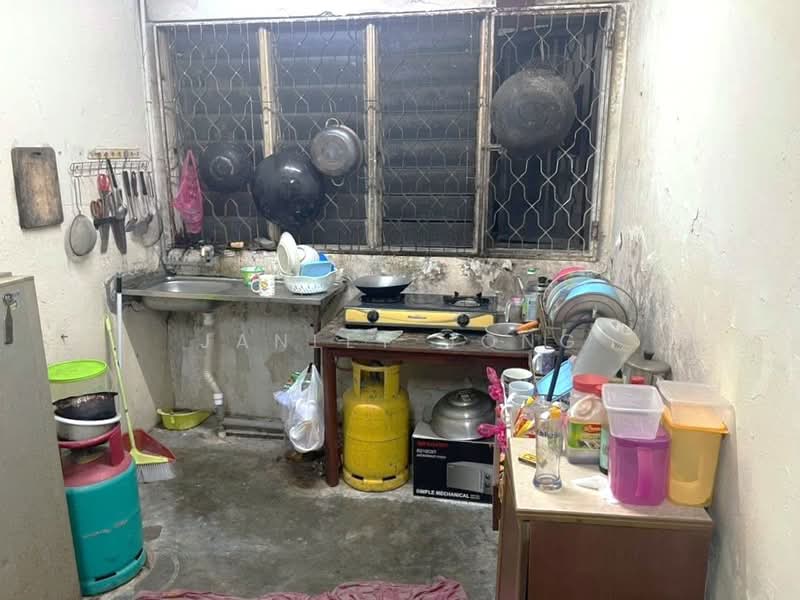 Rumah Flat untuk Dijual di Flat Bandar Selesa Jaya @ Jalan Silat Gayong - Janlly Jong - Kitchen - PropertyGuru.com.my