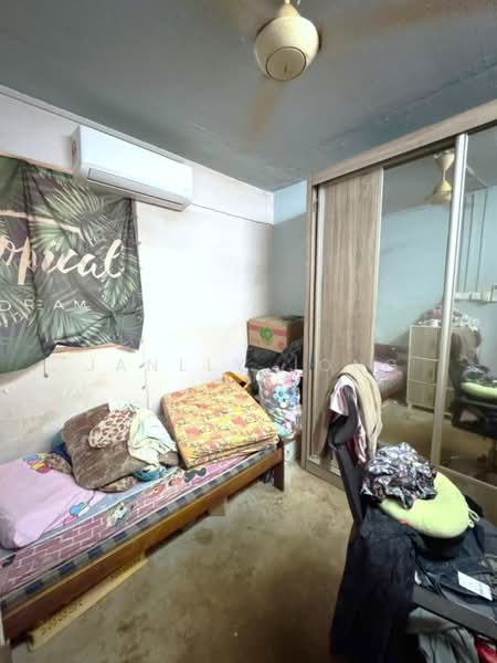 Rumah Flat untuk Dijual di Flat Taman Ungku Tun Aminah - Janlly Jong - Bedroom - PropertyGuru.com.my