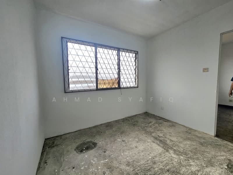 Flat for Sale at Flat PKNS Seksyen 8 - Ahmad Syafiq - PropertyGuru.com.my