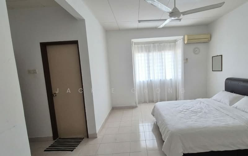 2-storey Terraced House for Sale in Taman Lestari Putra (Seri Kembangan) - Jackie Chong - Bedroom - PropertyGuru.com.my