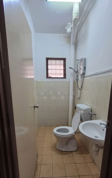 2-storey Terraced House for Sale in Taman Lestari Putra (Seri Kembangan) - Jackie Chong - Bathroom - PropertyGuru.com.my