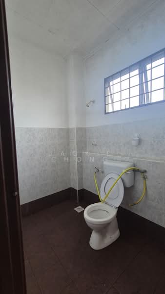 2-storey Terraced House for Sale in Taman Lestari Putra (Seri Kembangan) - Jackie Chong - Bathroom - PropertyGuru.com.my