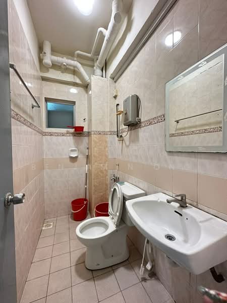 Pangsapuri untuk Dijual di Sri Kenari Apartment - Benjamin Ong - Bathroom - PropertyGuru.com.my
