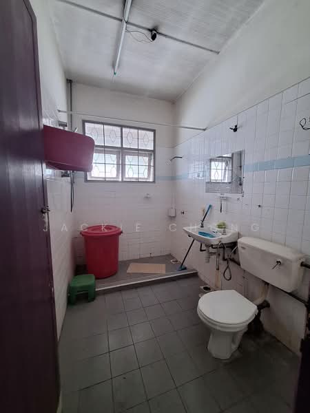 2-storey Terraced House for Sale in Taman Overseas Union (Taman Oug) (Jalan Klang Lama (Old Klang Road)) - Jackie Chong - Bathroom - PropertyGuru.com.my