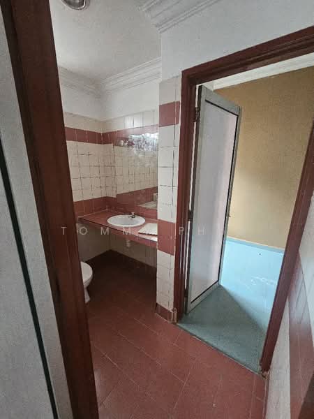 Rumah Teres 2 Tingkat untuk Disewa di Austin (Johor Bahru) - Tommy Phua - Bathroom - PropertyGuru.com.my