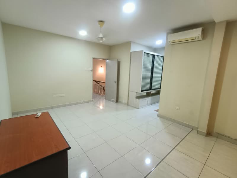 Rumah Teres 2 Tingkat untuk Disewa di Bandar Dato Onn (Tebrau) - XZ CHUA - Living Room - PropertyGuru.com.my