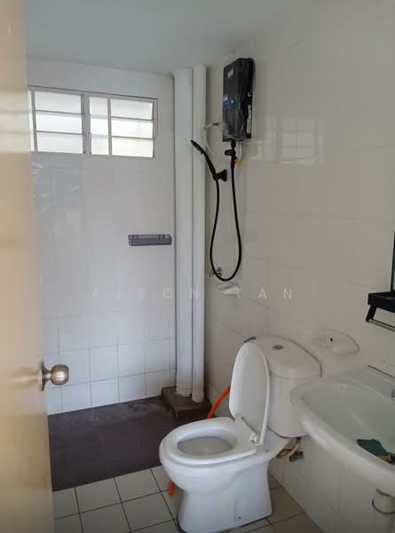 Pangsapuri untuk Disewa di Seri Jati - Alson Tan - Bathroom - PropertyGuru.com.my