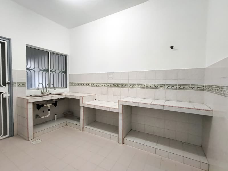 2-storey Terraced House for Sale in Ampang (Ampang) - Allister Seow - Kitchen - PropertyGuru.com.my