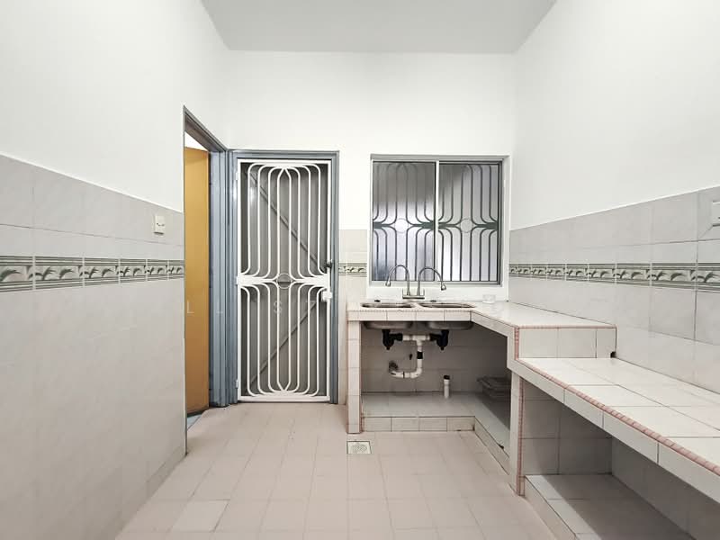 2-storey Terraced House for Sale in Ampang (Ampang) - Allister Seow - Kitchen - PropertyGuru.com.my