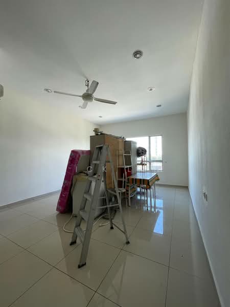 Pangsapuri untuk Disewa di Zennith Suites (Pangsapuri Kebun Teh) - Nick Low - Living Room - PropertyGuru.com.my