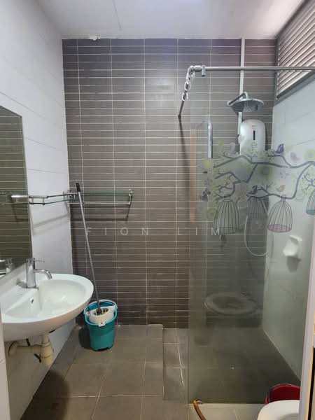 Pangsapuri untuk Disewa di Palazio - Fion Lim - Bathroom - PropertyGuru.com.my