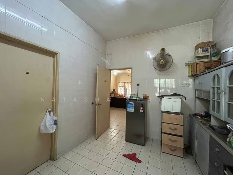 2-storey Terraced House for Sale in Bukit Jelutong (Shah Alam) - Natasha Shadan - Kitchen - PropertyGuru.com.my