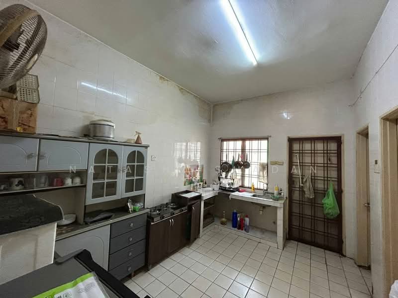 2-storey Terraced House for Sale in Bukit Jelutong (Shah Alam) - Natasha Shadan - Kitchen - PropertyGuru.com.my