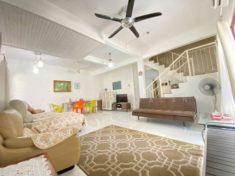 Rumah Teres 2 Tingkat untuk Dijual di Seksyen 7 (Shah Alam) - Natasha Shadan - Living Room - PropertyGuru.com.my