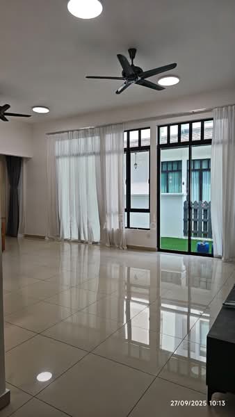 Rumah Kluster untuk Dijual di Eco Majestic (Semenyih) - Amirul Shafiq - Living Room - PropertyGuru.com.my