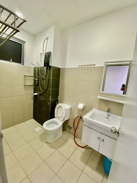 Servis Apartment untuk Disewa di SkyLake Residence - Derrick Yeong - Bathroom - PropertyGuru.com.my