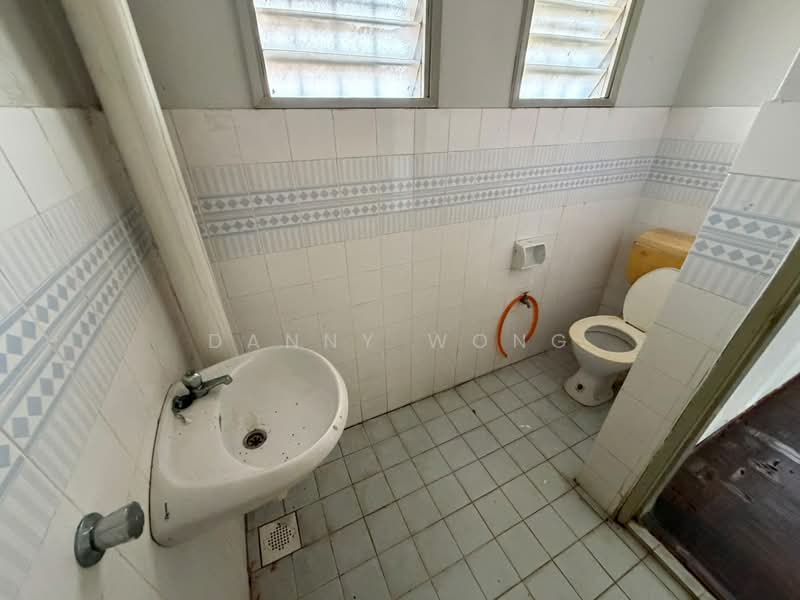 2-storey Terraced House for Sale in Bukit Sentosa (Rawang) - Danny Wong - Bathroom - PropertyGuru.com.my