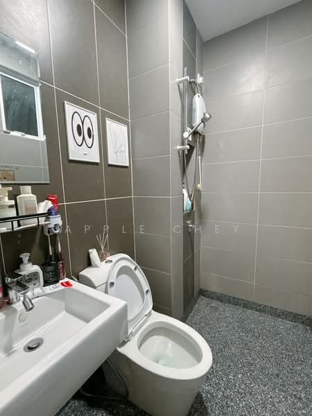 Servis Apartment untuk Dijual di Skysuites @ Meldrum Hills - Apple Chey - Bathroom - PropertyGuru.com.my