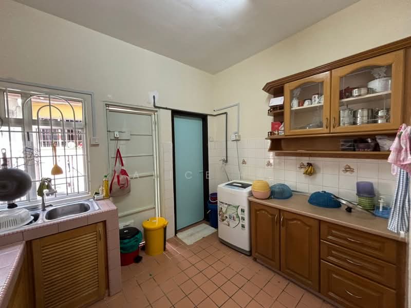 2-storey Terraced House for Sale in BANDAR PUCHONG JAYA (Puchong) - Alice Ho - Kitchen - PropertyGuru.com.my