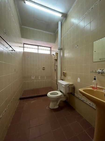 Rumah Berkembar untuk Dijual di Sungai Ara (Penang) - Mei Lew - Bathroom - PropertyGuru.com.my
