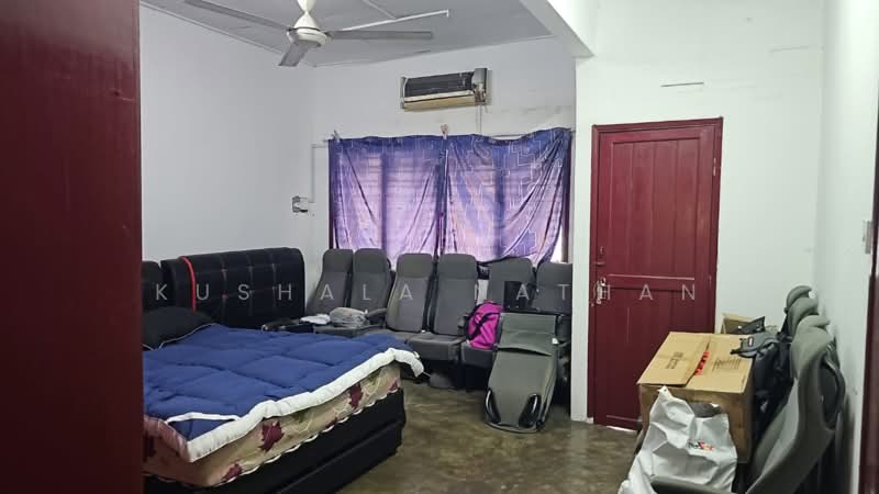 2-storey Terraced House for Sale in Kuchai Lama (Kuala Lumpur) - Kushala Nathan - Living Room - PropertyGuru.com.my