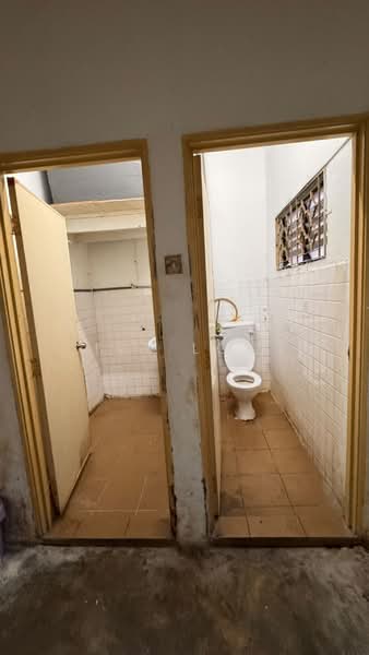 Kedai / Pejabat untuk Disewa di Taman Tasek (Johor Bahru) - Ivy Low - Bathroom - PropertyGuru.com.my