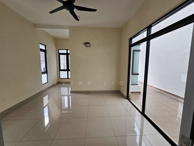 Rumah Teres 3 Tingkat untuk Disewa di Bangi (Selangor) - Vivian Liong - Living Room - PropertyGuru.com.my