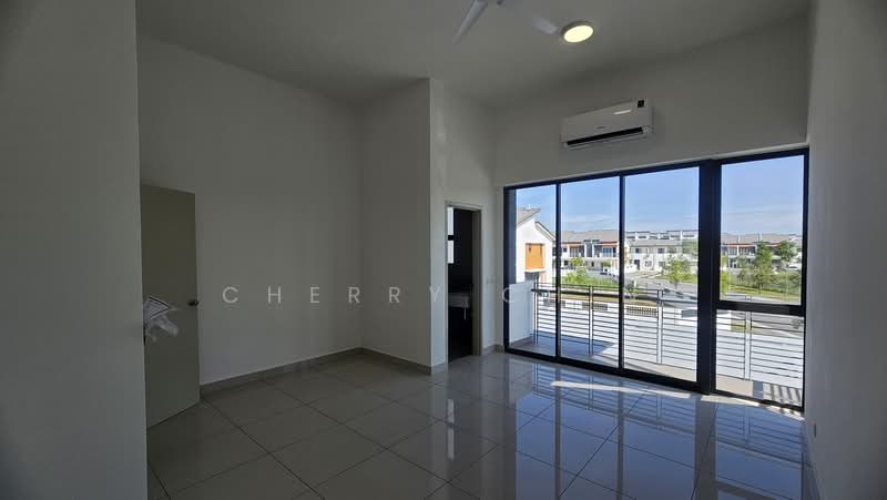 Rumah Teres 2 Tingkat untuk Disewa di Telok Panglima Garang (Selangor) - Cherry Chin - Master Room With Balcony - PropertyGuru.com.my