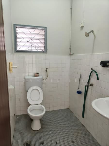 Rumah Teres 1 Tingkat untuk Disewa di Taman Johor Jaya (Johor Bahru) - Samuel Lee - Bathroom - PropertyGuru.com.my