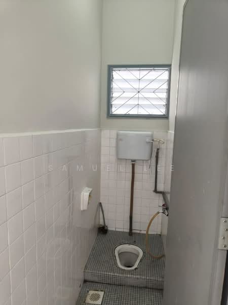 Rumah Teres 1 Tingkat untuk Disewa di Taman Johor Jaya (Johor Bahru) - Samuel Lee - Bathroom - PropertyGuru.com.my