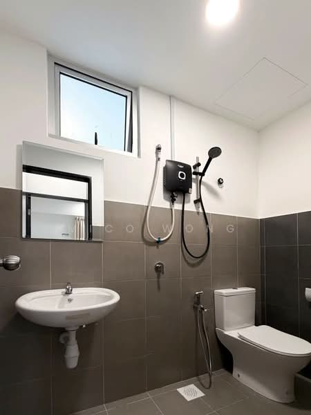 Pangsapuri untuk Disewa di Residensi Akasia Jubilee - Mico Wong - Bathroom - PropertyGuru.com.my