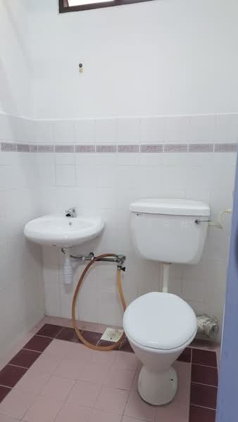 Pangsapuri untuk Disewa di Taman Jubilee Phase 5 - Weng Sern - Bathroom - PropertyGuru.com.my
