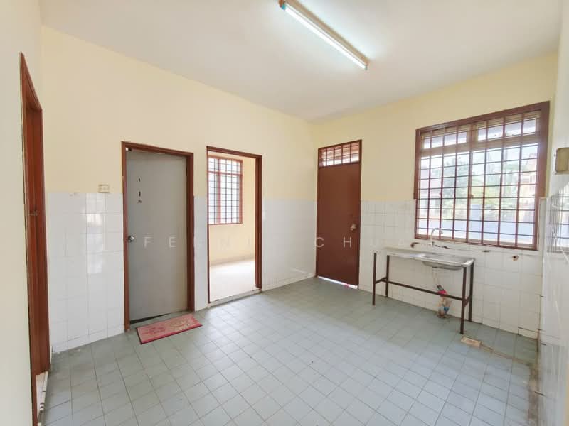 Semi-Detached House for Sale in Taman Megah Ria (Masai) - Fennie Chua - Kitchen - PropertyGuru.com.my