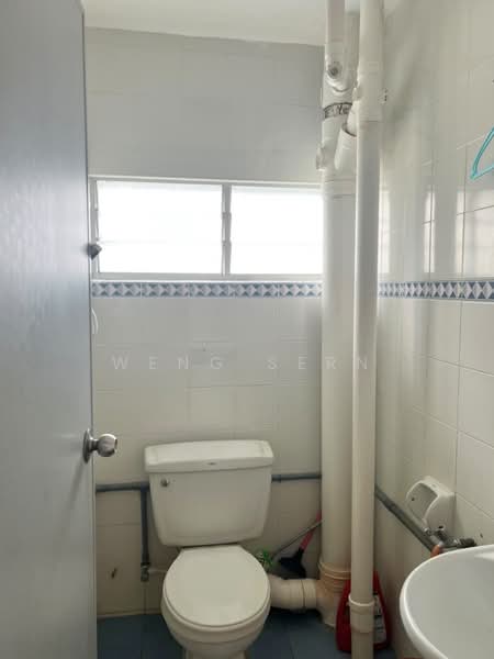 Pangsapuri untuk Disewa di Taman Kristal - Weng Sern - Bathroom - PropertyGuru.com.my