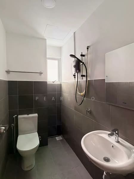 Pangsapuri untuk Disewa di Residensi Akasia Jubilee - Pearl Ho - Bathroom - PropertyGuru.com.my
