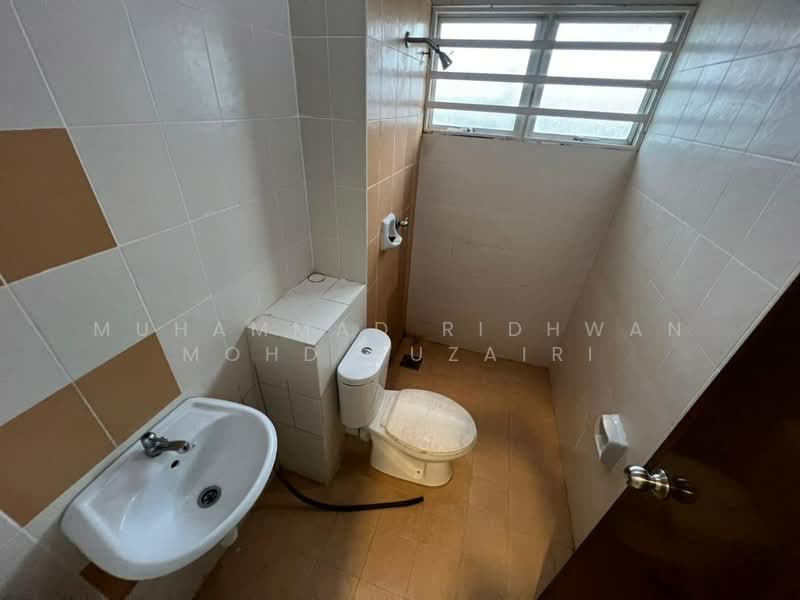 2-storey Terraced House for Sale in Bandar Puncak Alam (Puncak Alam) - Muhammad Ridhwan Mohd Huzairi - Bathroom - PropertyGuru.com.my