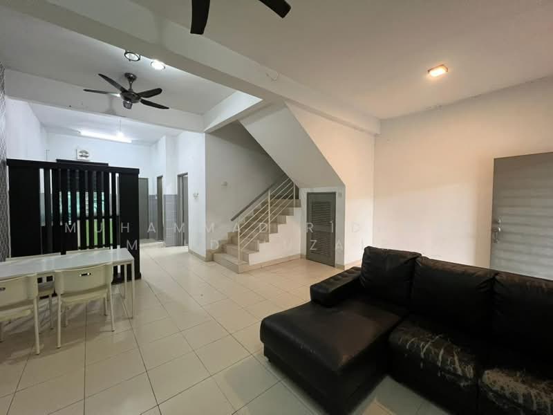 2-storey Terraced House for Sale in Bandar Puncak Alam (Puncak Alam) - Muhammad Ridhwan Mohd Huzairi - Living Room - PropertyGuru.com.my