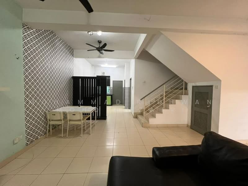 2-storey Terraced House for Sale in Bandar Puncak Alam (Puncak Alam) - Muhammad Ridhwan Mohd Huzairi - Living Room - PropertyGuru.com.my
