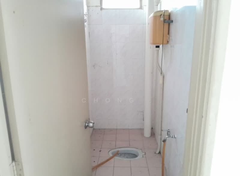 Kedai / Pejabat untuk Disewa di Kajang Perdana (Kajang) - Chong . - Bathroom - PropertyGuru.com.my